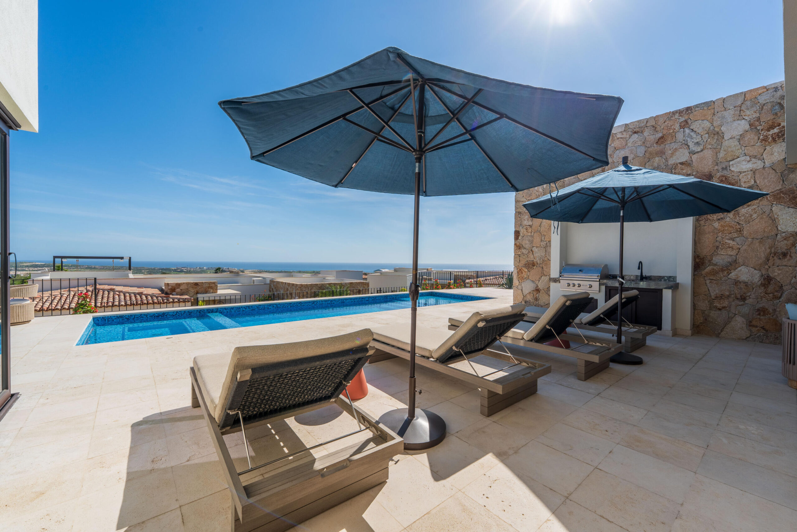 Cabo Luxury El Altillo To be completed in April 2026 Altillo 56 is set within the highly secure and exclusive El Altillo , Puerto Los Cabos community, this striking contemporary estate offers an exceptional lifestyle at the intersection of privacy, architecture, and natural beauty. Positioned to capture sweeping golf course for sale