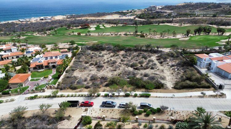Cabo Luxury Fundadores Experience Serenity at Casa Luna.Presented by Custom Homes Mexico, Casa Luna is a masterwork of modern luxury, perfectly positioned along the 8th fairway of the exclusive PLC Fundadores gated community, this ocean – 185 C. Padre Sistiaga, San Jose del Cabo, BS