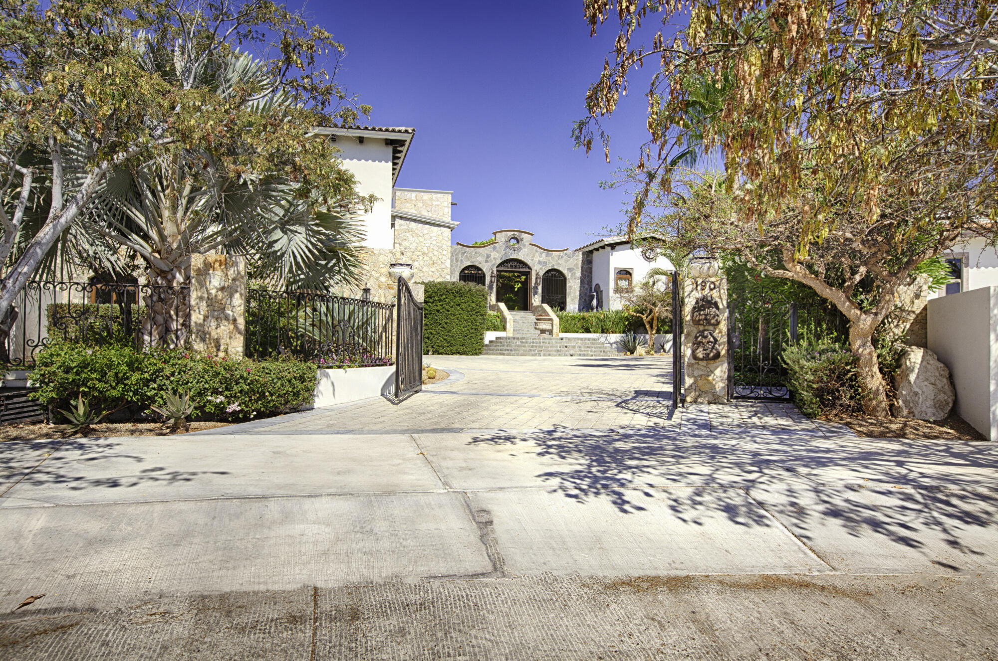 Cabo Luxury Fundadores Create a lifestyle full of family and friends in this Ocean for sale