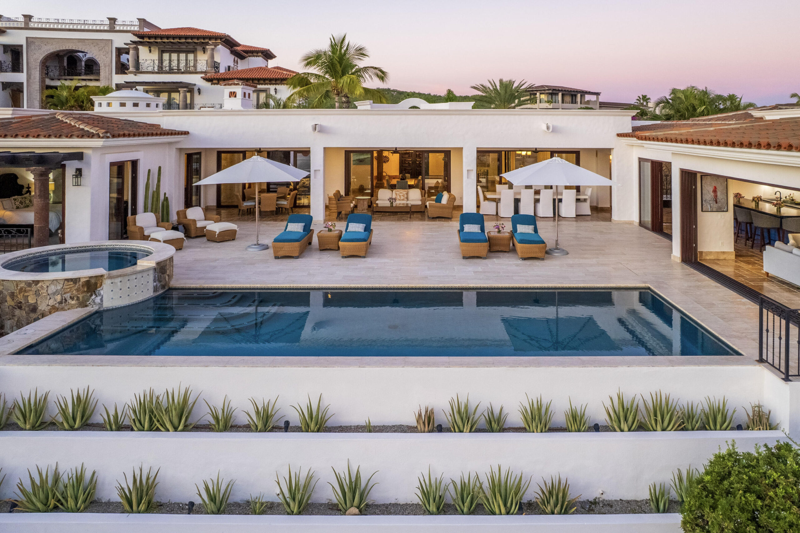 Cabo Luxury El Altillo To be completed in April 2026 Altillo 56 is set within the highly secure and exclusive El Altillo , Puerto Los Cabos community, this striking contemporary estate offers an exceptional lifestyle at the intersection of privacy, architecture, and natural beauty. Positioned to capture sweeping golf course for sale