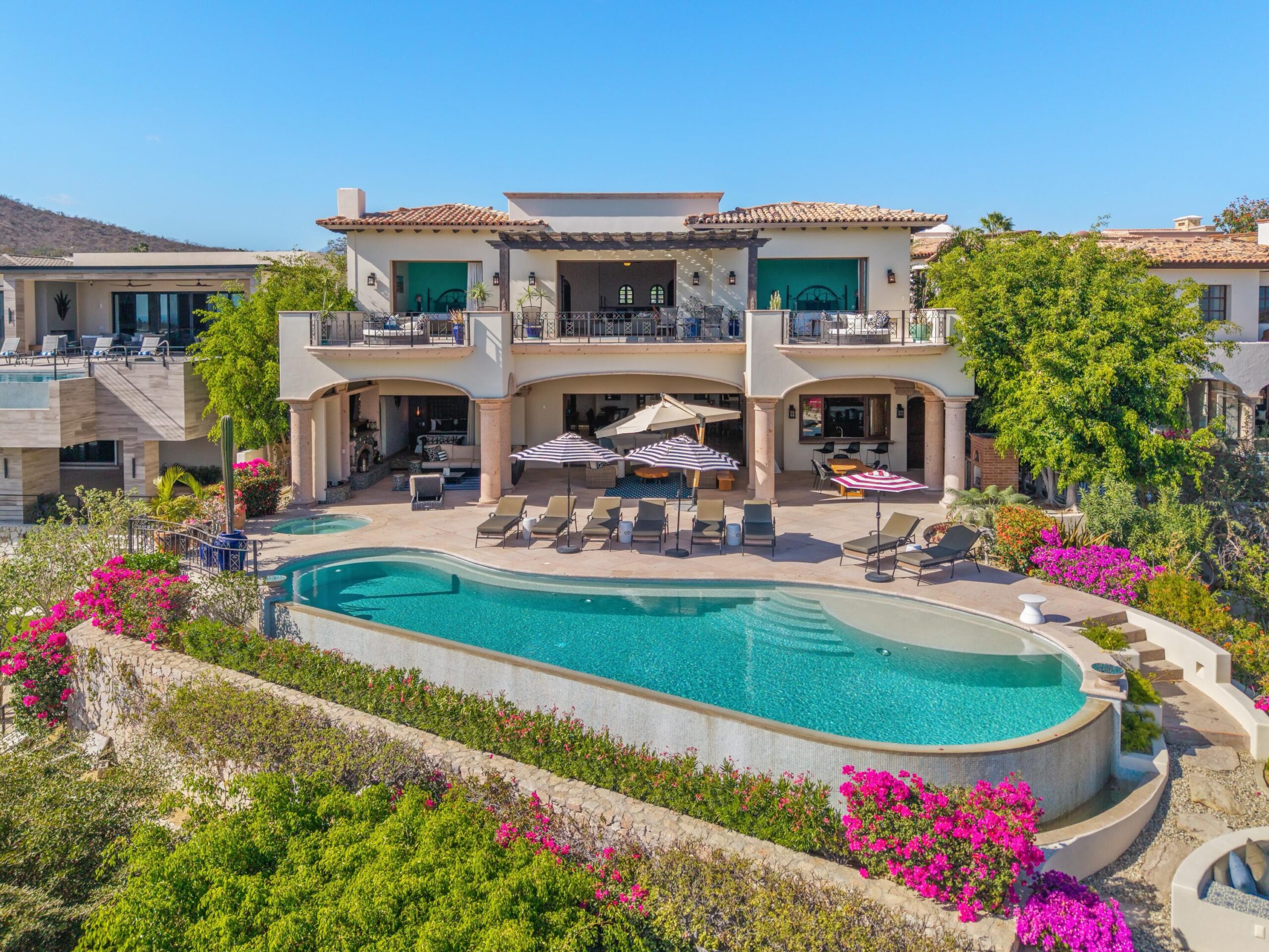 Cabo Luxury Pedregal Heights Villa Aurora is a quiet exploration of proportion, light, and horizon. Perched in Pedregal Heights at the highest point of in all of Los Cabos, the terrain opens to sweeping for sale