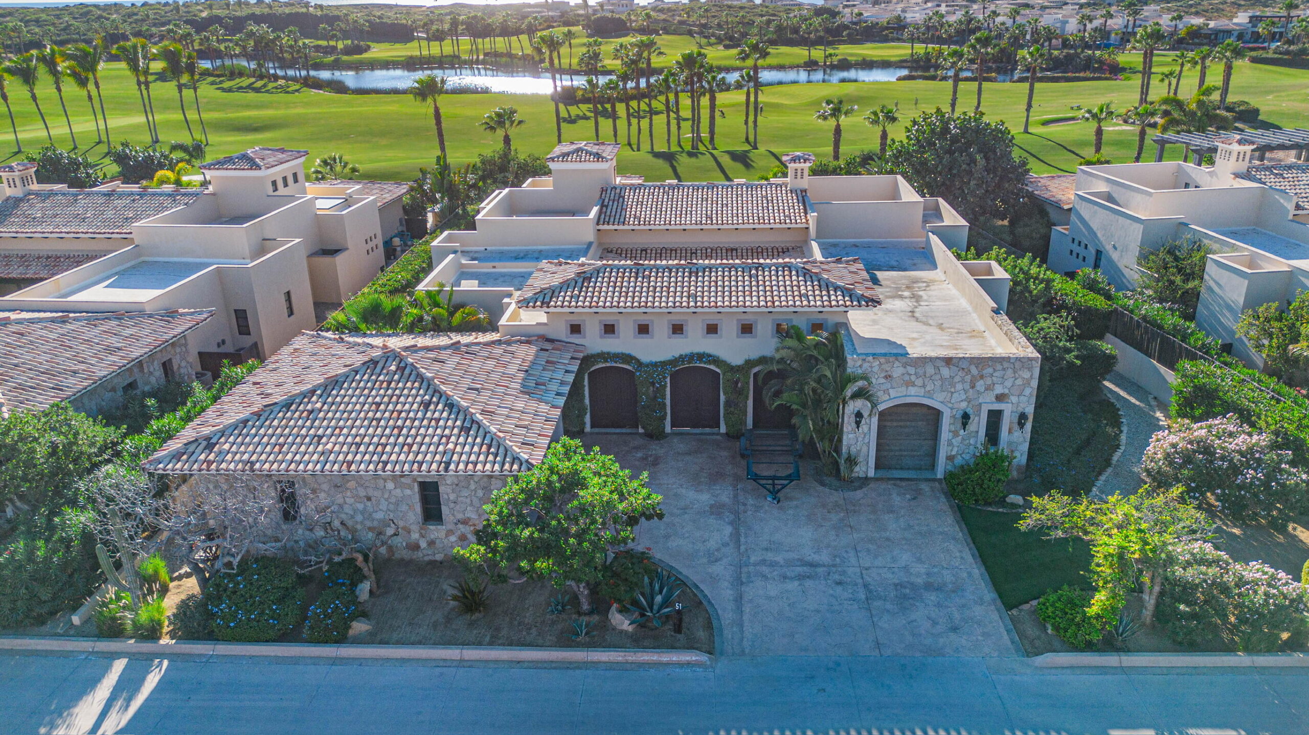 Cabo Luxury Chileno Bay Chileno Point 106 offers a rare opportunity to purchase a pristine turn key estate property in the most desired location at the exclusive Chileno Bay Golf and Beach Club. This one for sale