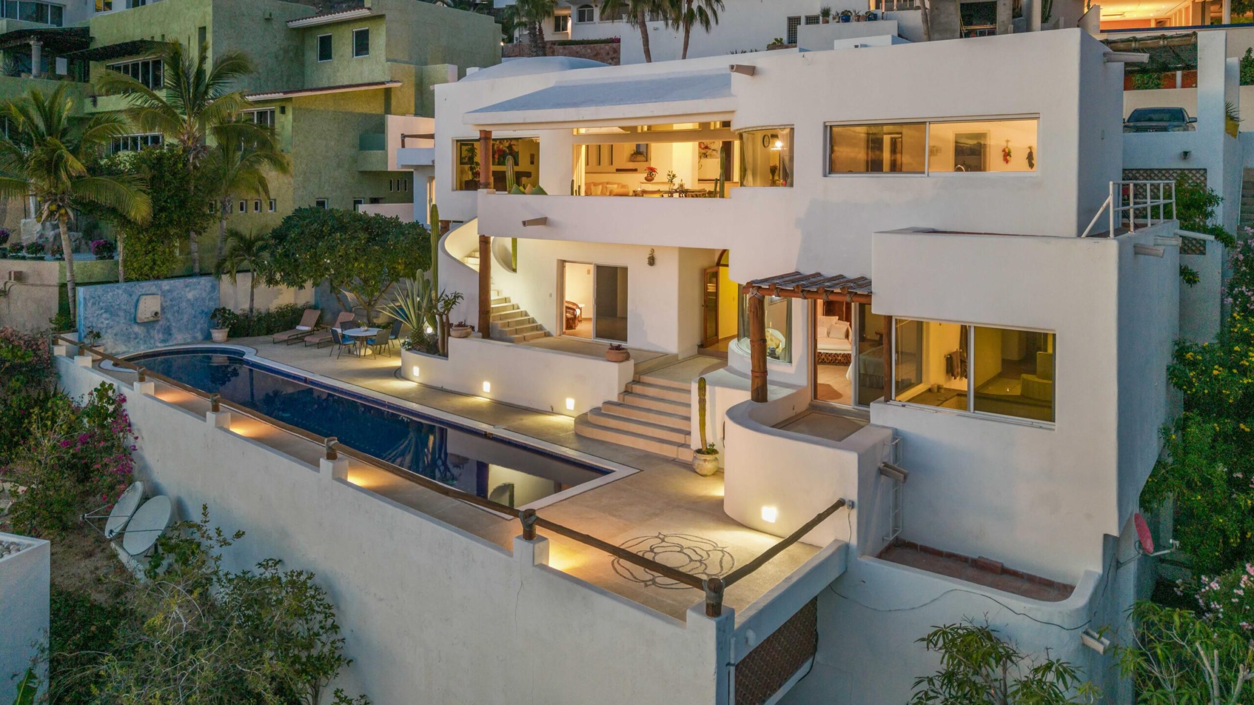 Cabo Luxury Chileno Bay Chileno Point 106 offers a rare opportunity to purchase a pristine turn key estate property in the most desired location at the exclusive Chileno Bay Golf and Beach Club. This one for sale