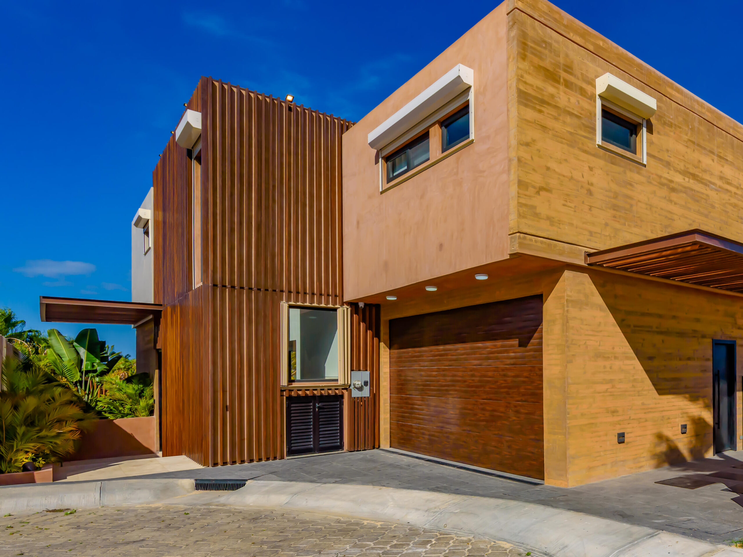 Cabo Luxury Pedregal Heights Villa Aurora is a quiet exploration of proportion, light, and horizon. Perched in Pedregal Heights at the highest point of in all of Los Cabos, the terrain opens to sweeping for sale