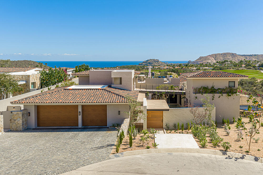 Cabo Luxury Fundadores Luxury Estate in Puerto Los Cabos - Introducing an extraordinary value opportunity in the prestigious community of Puerto Los Cabos--now offered at for sale