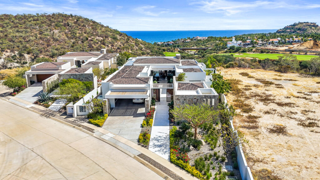 Cabo Luxury Fundadores Luxury Estate in Puerto Los Cabos - Introducing an extraordinary value opportunity in the prestigious community of Puerto Los Cabos--now offered at for sale