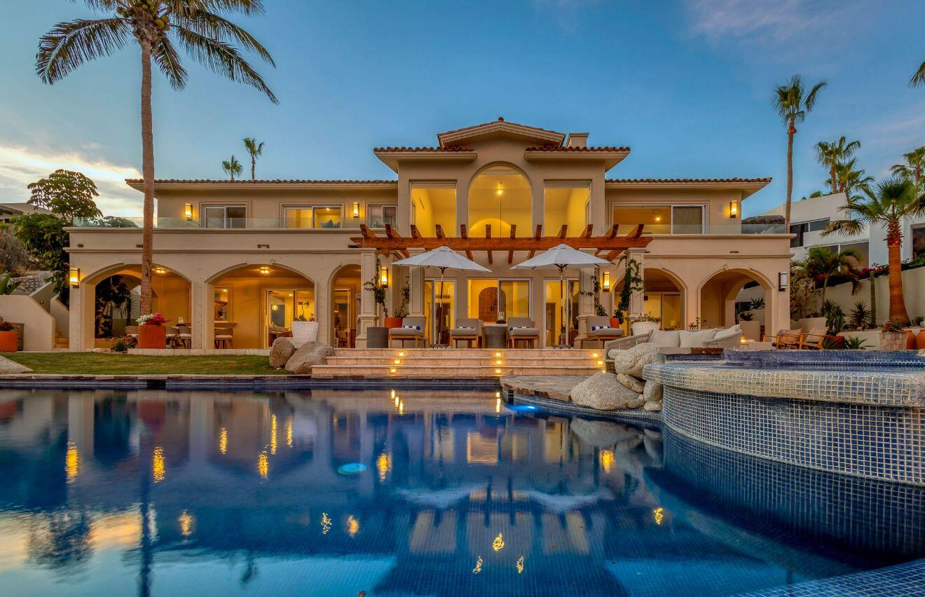 Cabo Luxury Pedregal Heights Villa Aurora is a quiet exploration of proportion, light, and horizon. Perched in Pedregal Heights at the highest point of in all of Los Cabos, the terrain opens to sweeping for sale