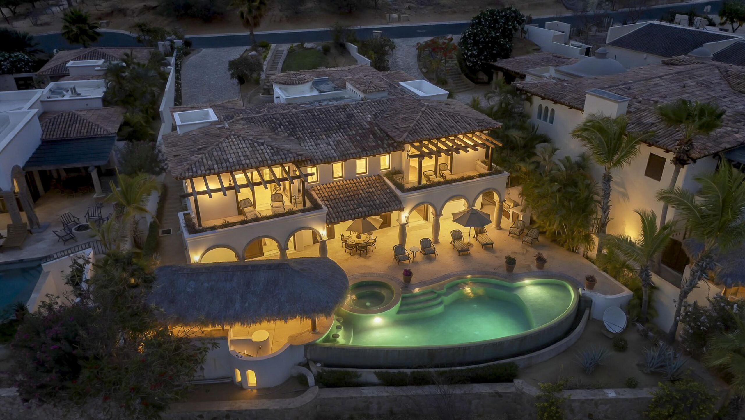 Cabo Luxury Brisas This fantastic villa is located in one of the most prestigious developments in Cabo, Cabo del Sol, Enjoy access to world-class amenities. This beautiful five-bedroom, five-and-one-half-bath custom home offers inviting indoor/outdoor living with beautiful, glistening Sea of Cortez and golf course – Las Colinas, Cabo Corridor, BS