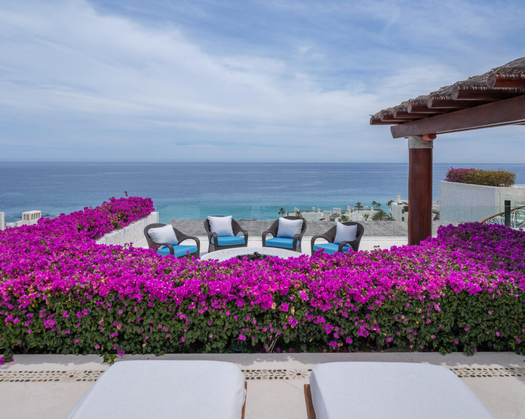 Cabo Luxury Las Ventanas Ultra-Luxury Penthouse with unmatched elegance at Las Ventanas. Experience the epitome of luxury living in this stunning 3 bdr, 3 & 2 1/2 baths, atop the prestigious Las Ventanas resort. Boasting an expansive 3,600 sq. ft. of A/C space with an additional 4,000 sq. ft. rooftop deck, this residence redefines grandeur. Breathtaking – Via de Lerry, Pacific, BS